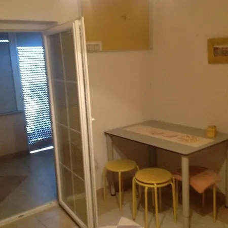 Apartment In With Balcony, Air Conditioning, Wi-fi Vrsi