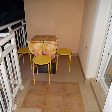 In With Balcony, Air Conditioning, Wi-fi *