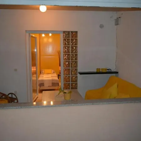 In With Balcony, Air Conditioning, Wi-fi Apartment Vrsi