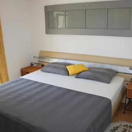 아파트 In With Balcony, Air Conditioning, Wi-fi *